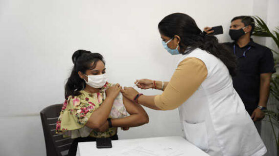 दिल्ली सरकार ने विदेश यात्राओं पर जाने वाले नागरिकों के लिए शुरू किया विशेष टीकाकरण केंद्र