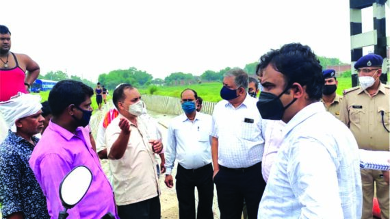 डीआरएम ने किया औड़िहार-जौनपुर (४९ किमी) दोहरीकरण परियोजना के अंतर्गत चल रहे विभिन्न कार्योे का विन्डोट्रेलिंग निरीक्षण