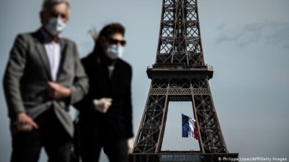 फ्रांस ने यूराेपीय संघ के पर्यटकों को प्रवेश की अनुमति दी