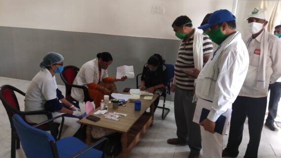 कानपुर, फफूंद और इटावा में कार्यस्थल पर चलाया जा रहा टीकाकरण अभियान