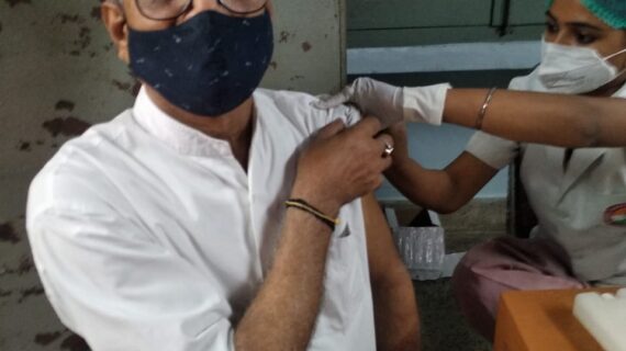 पूर्वोेत्तर रेलवे मंडल चिकित्सालय में २९५ लोगों को लगायी गयी कोविड वैक्सीन