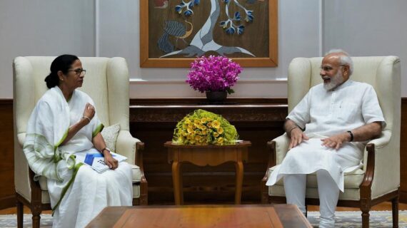 प्रधानमंत्री मोदी से मिलीं ममता बनर्जी