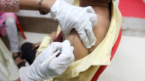 देश में कोरोना का टीका लगवाने के बाद 60 लोग हुए गंभीर रूप से बीमार