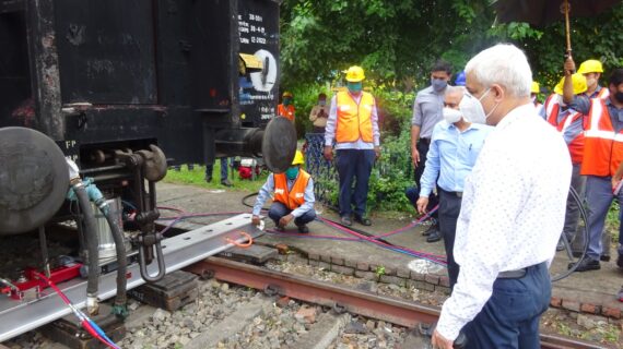 पश्चिम मध्य रेलवे की संरक्षा ऑडिट टीम ने कानपुर – इटावा खण्ड की संरक्षा सम्बंधी व्यस्थाओं का किया आंकलन