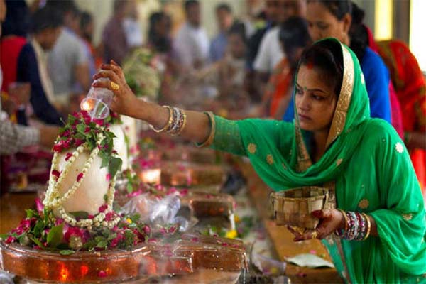 सावन में हरा रंग पहनने से प्रभावित होता है भाग्य