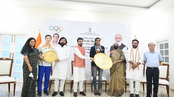पी.वी.सिंधु भारत की सर्वश्रेष्ठ ओलंपियनों में से एक: खेलमंत्री अनुराग