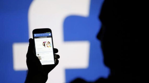 फेसबुक यूजर्स को देता है वीडियो शेयर करने का ऑप्शन