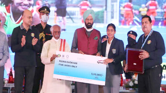 हरियाणा के राज्यपाल ने महिला हॉकी टीम की खिलाड़ियों को सम्मानित किया