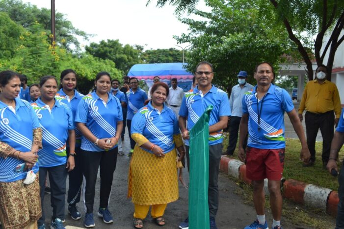 फिट इंडिया प्रडम रन २.० को महाप्रबंधक उमरे संग अध्यक्षा ने दिखायी हरी झंडी