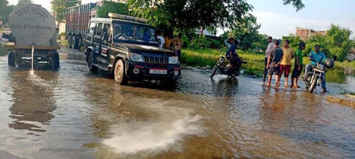 जलमग्न हुआ कालोनी, सैकड़ों लोग प्रभावित