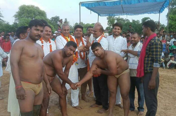 पहलवानों के पैतरें देख दर्शक हुए गदगद