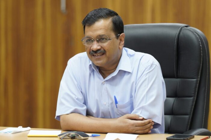 पैसा और पहुँच वालों को मिल रही सरकारी नौकरियाँ : केजरीवाल