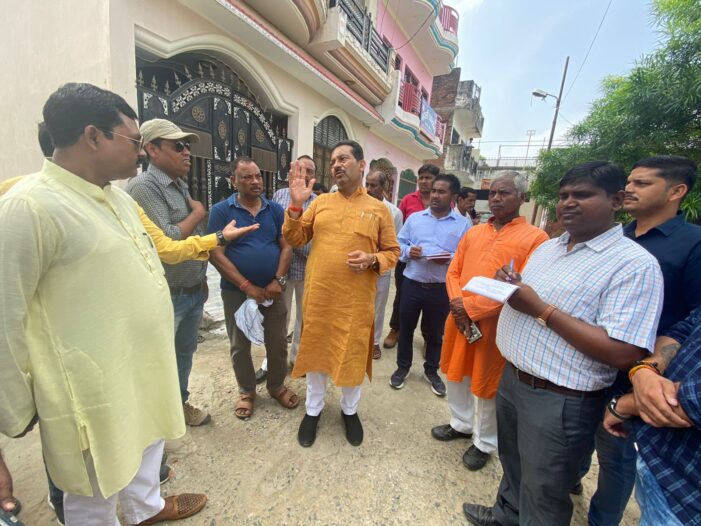 विधायक के सहयोग से जगह-जगह लग रहा हाई मास्क स्ट्रीट लाइट