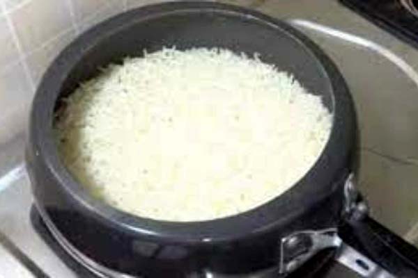प्रेशर कुकर में बना चावल होता है अधिक फायदेमंद