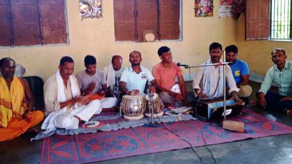 कीर्तन कलाकारों ने बहाई भजनों की बयार