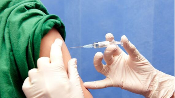 कोरोना टीकाकरण के मामले में यूपी देश में अव्वल