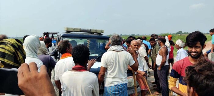 गोवंश दफनाने को लेकर ग्रामीणों ने किया बवाल