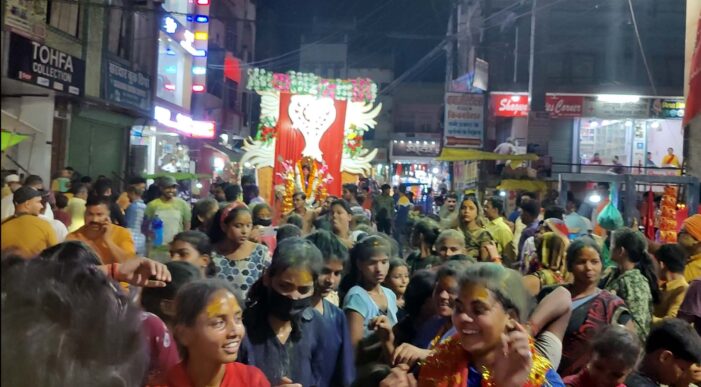 मां की जयघोष के साथ प्रतिमाओं का विसर्जन