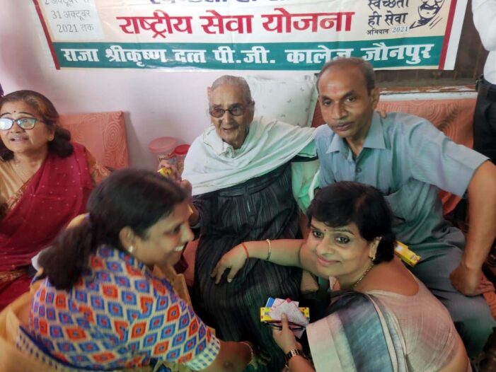 महाविद्यालय में 117 वर्शीया महारानी देवी का सम्मान