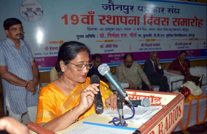 विकट परिस्थितियों में कार्य करते हैं पत्रकार: कुलपति