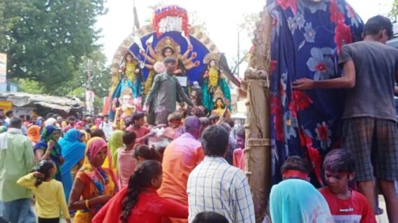 रविवार को भी हुआ दुर्गा प्रतिमाओं का विसर्जन