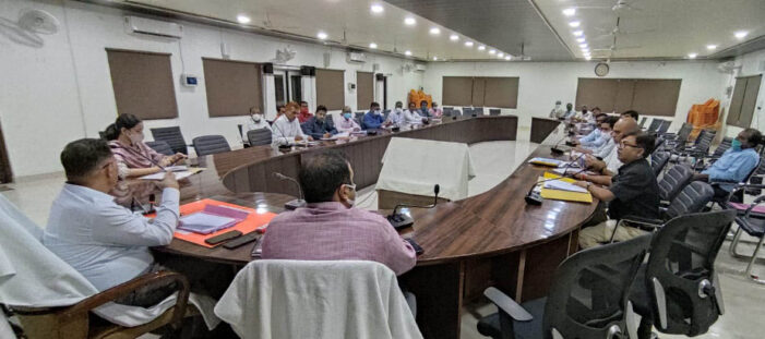 पारदर्शिता से कराएं धान खरीद: डीएम