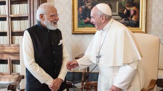 पोप फ्रांसिस से मुलाकात कर पीएम मोदी ने साधे कई निशाने