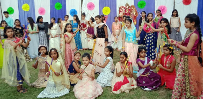 दशहरा पर्व पर डांडिया के साथ हुआ रावण दहन