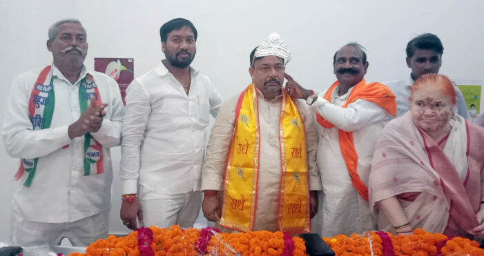 शिक्षा के बल पर ही समाज की तरक्की संभव: मुकेश