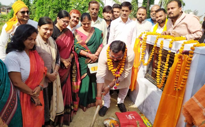 नऊवाबाग से लोधीगंज फोर लेन सड़क चैड़ीकरण कार्य का शिलान्यास
