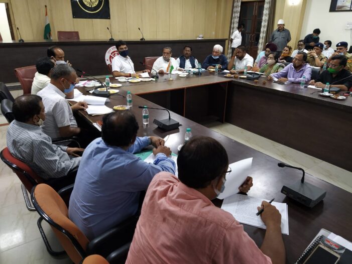 बिना सूचना बैठक से अनुपस्थित रहने पर मण्डी सचिव से स्पष्टीकरण देने के दिए निर्देश