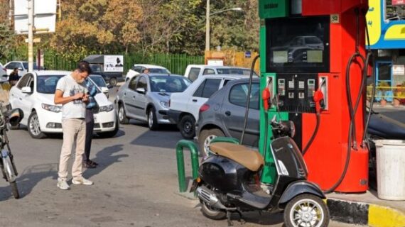 ईरान में पेट्रोल पंपों को साइबर हमला, लगी गाड़ियों की लंबी-लंबी कतारें