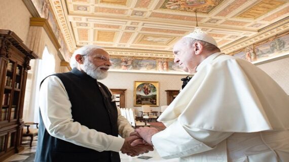 मोदी ने पोप फ्रांसिस को दिया भारत आने का न्योता