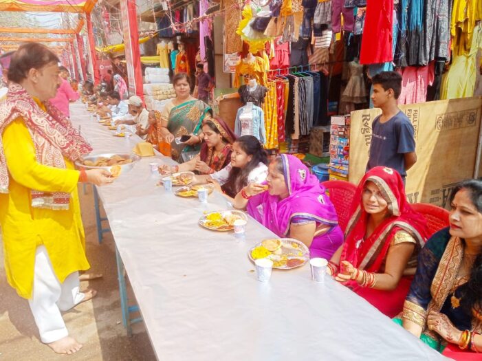 भंडारे का प्रसाद हजारों श्रद्धालुओं ने किया ग्रहण