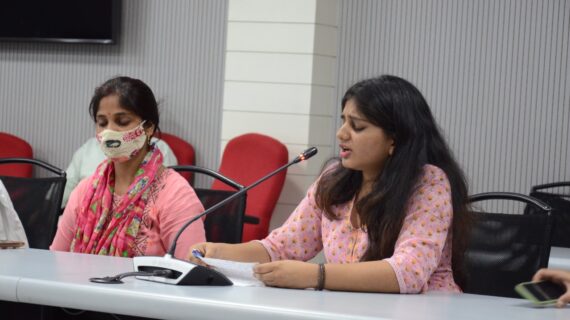 भारतेन्दु सभागार में  रेलवे कर्मचारियों का कवि सम्मेलन आयोजित किया गया