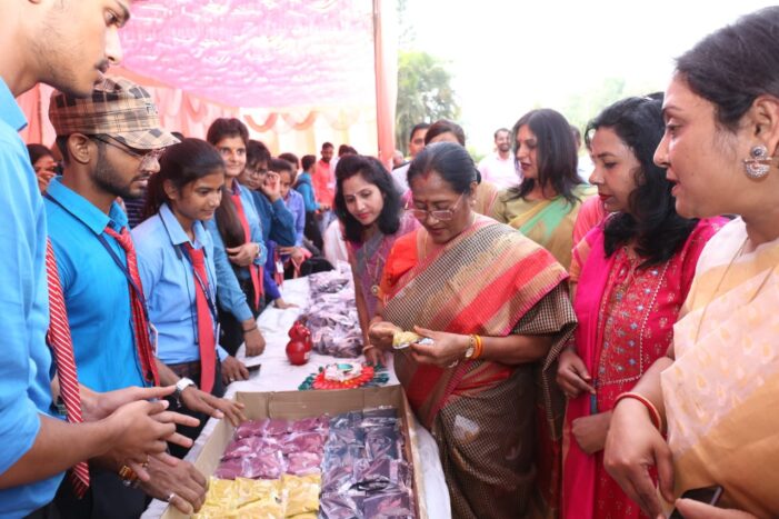 विश्वविद्यालय परिसर में स्वरोजगार मेले का आयोजन