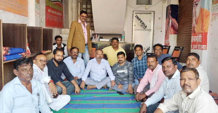 राशन विक्रेताओ ने गोदाम प्रभारियों के भ्रष्टाचार पर जताया आक्रोश