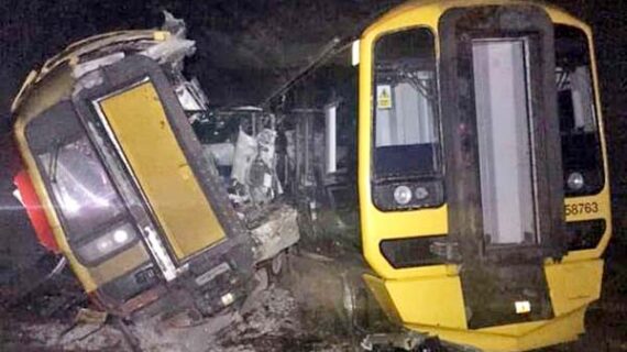 इंग्लैंड में बेपटरी हुई ट्रेन दूसरी से टकराई, कई लोग घायल