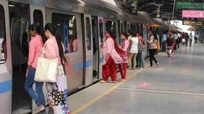 आज ग्रीन लाइन के अलावा सभी मेट्रो लाइनों पर अंतिम ट्रेन रात दस बजे तक