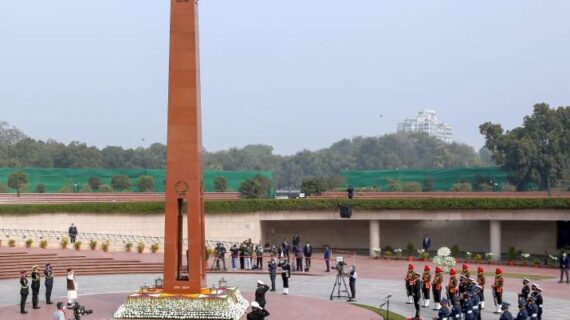 राष्ट्रीय युद्ध स्मारक की तीसरी वर्षगांठ पर शहीदों को श्रद्धांजलि दी गयी