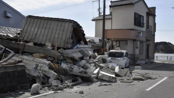 भूकंप से थर्राया जापान, सामने आईं तबाही की तस्वीरें