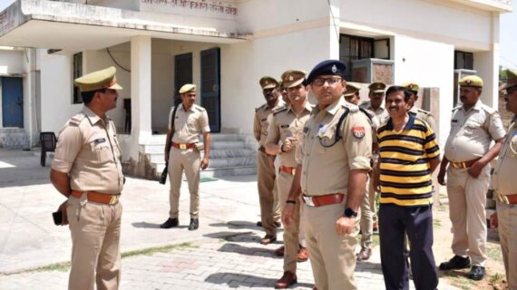 पुलिस कप्तान ने किया नरैनी कोतवाली का निरीक्षण