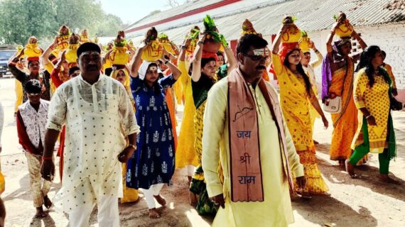 पुलिस लाइन के नवनिर्मित शिव मंदिर में प्राण-प्रतिष्ठा, निकली कलश यात्रा