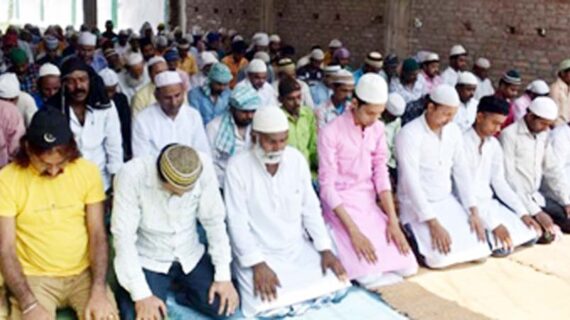 रमजान के तीसरे जुमे पर मस्जिदों में उमड़े नमाजी