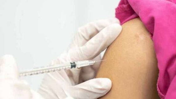 वैक्सीनेशन होने के बाद भी ओमिक्रॉन का खतरा बरकार, अध्ययन में सामने आई चौंकाने वाली जानकारी