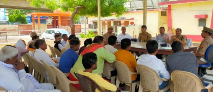 सड़क से अतिक्रमण हटाने पर हुई चर्चा