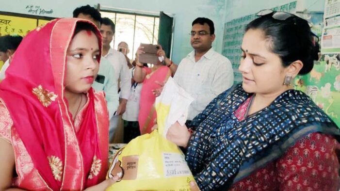 मां का दूध शिशु के लिए अमृत समान: अपूर्वा दुबे