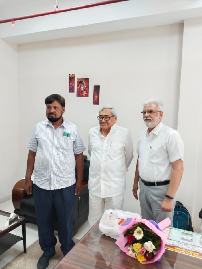 कौशल प्रशिक्षण एवं रोजगारपरक शिक्षा की दिशा में विश्वविद्यालय के पहल से प्रभाव दूरगामी साबित हो सकते हैं-एमएलसी डॉ के पी श्रीवास्तव￼