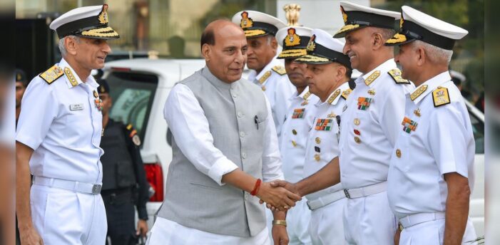 समुद्री मोर्चे पर तैयारियों को पुख्ता किये जाने की जरूरत: राजनाथ