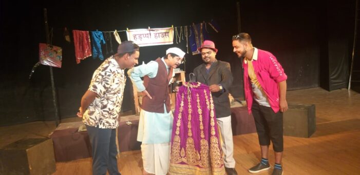 अंधानुकरण पर करारा व्यंग्य है “हड़प्पा हाउस”